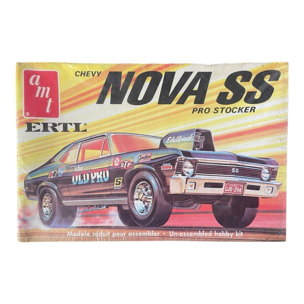 Chevrolet Nova SS‎ Pro Stocker AMT Ertl 1:25 Scale Model Kit
